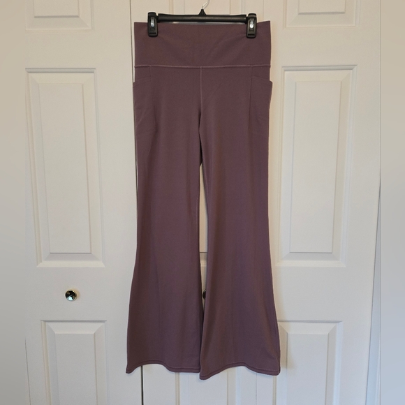 Athleta Salutation Stash High Rise Flare Leggings In Light Purple Size Large - Picture 1 of 9